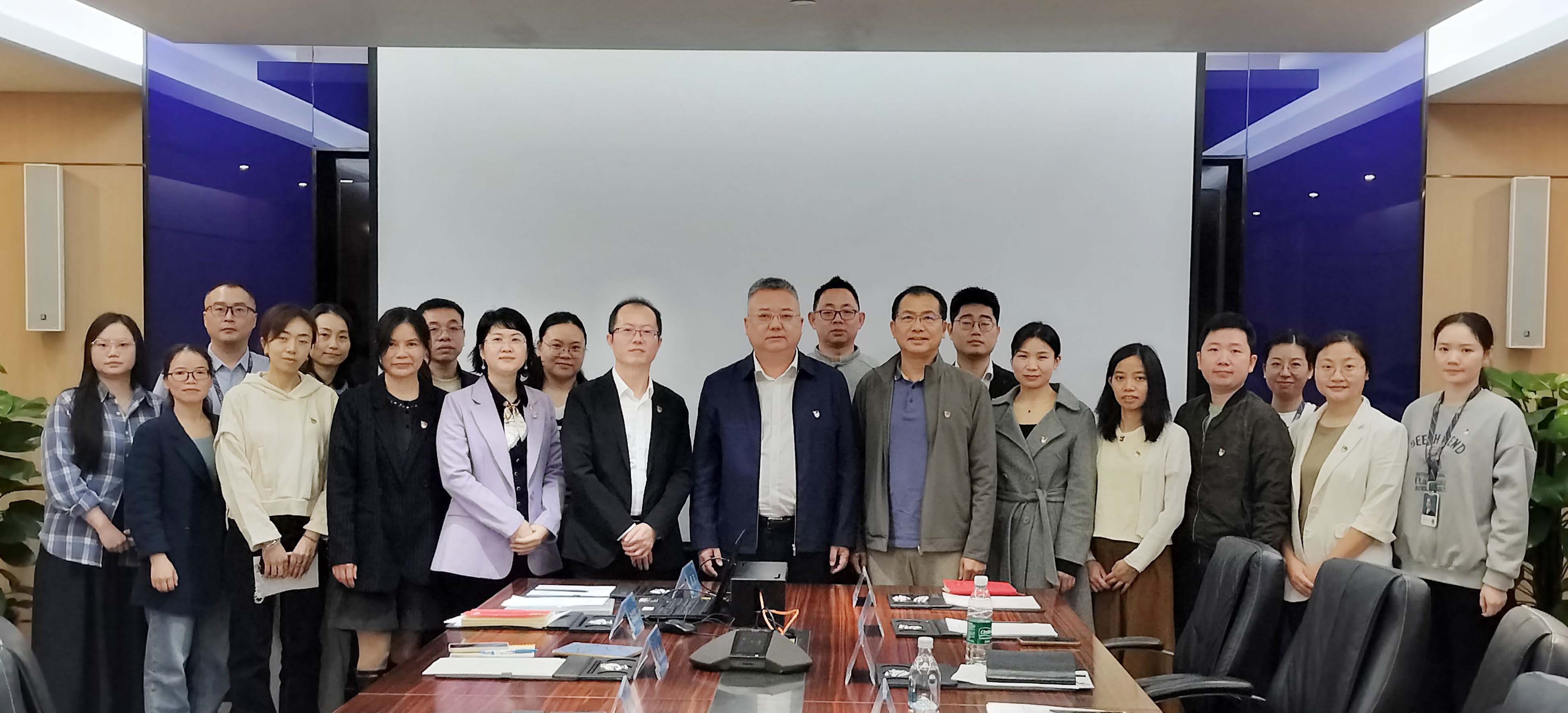 李程任深圳市jinnianhui今年会供应链股份有限公司党委书记，钟志华任党委副书记、纪委书记